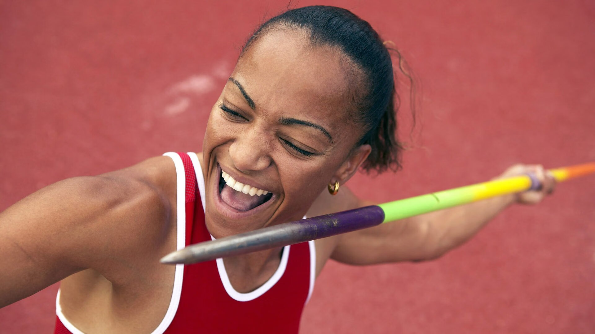 2014年西部决赛第七场：勇士在客场对阵马刺，库里砍下25分，关键时刻投中决定胜负的三分，带队晋级。