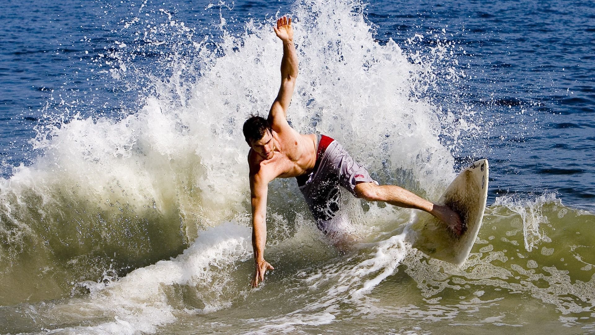 《电竞硬件设备不断创新，专业电竞装备成为趋势》，电竞设备测评